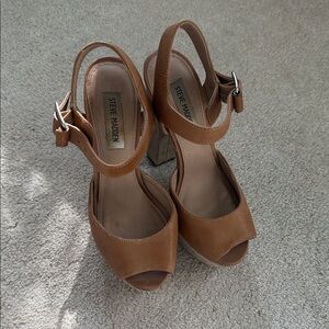 Jilly Steve Madden Brown Platform Sandals